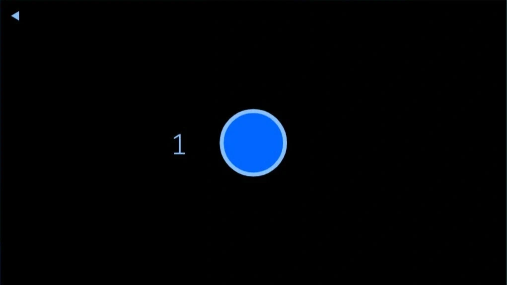 Blue：Blue の第 1 問。黒い盤面の中央に青い円形ボタンが表示されている。